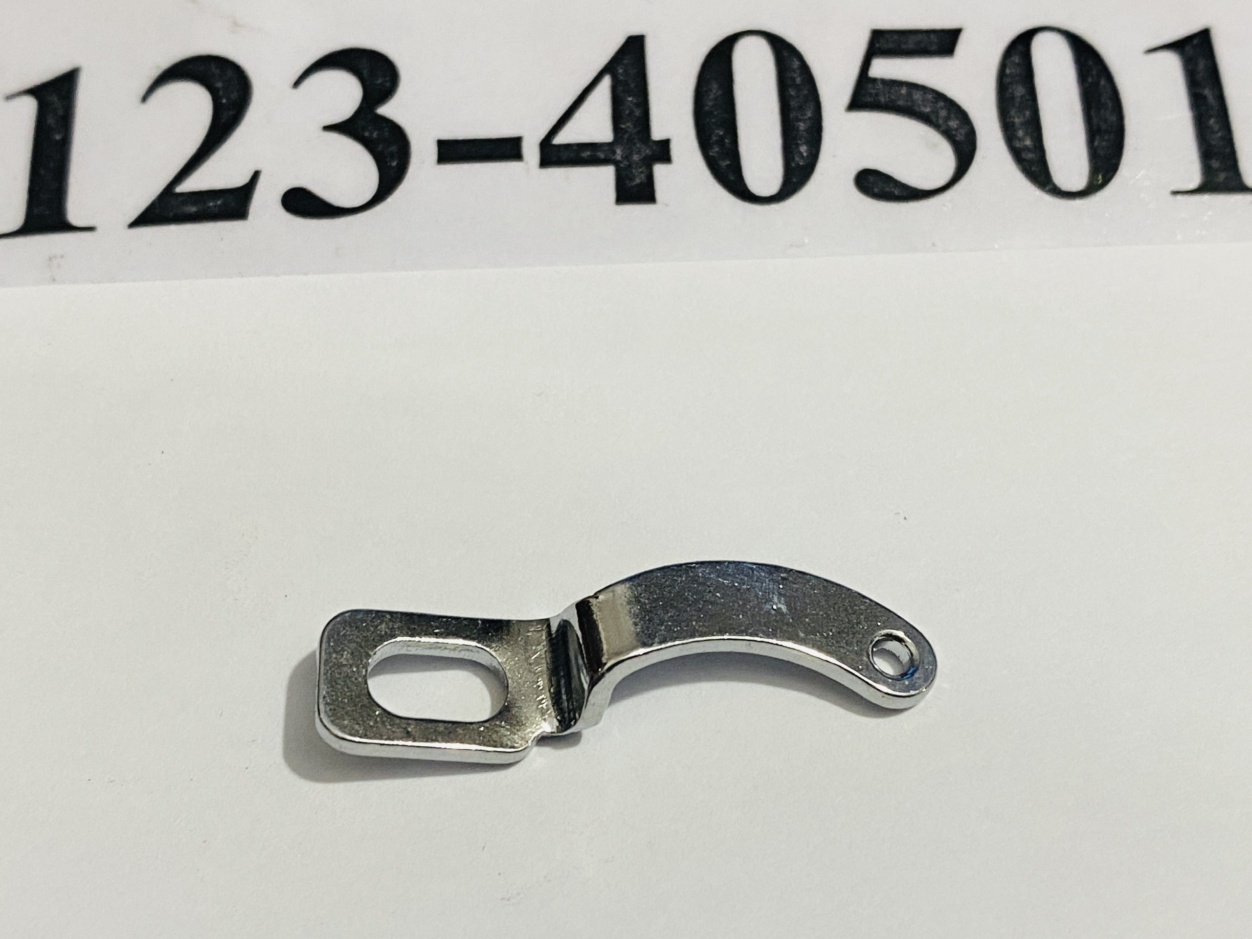 Dẫn chỉ móc trên vắt sổ Juki 6700 (123-40501)