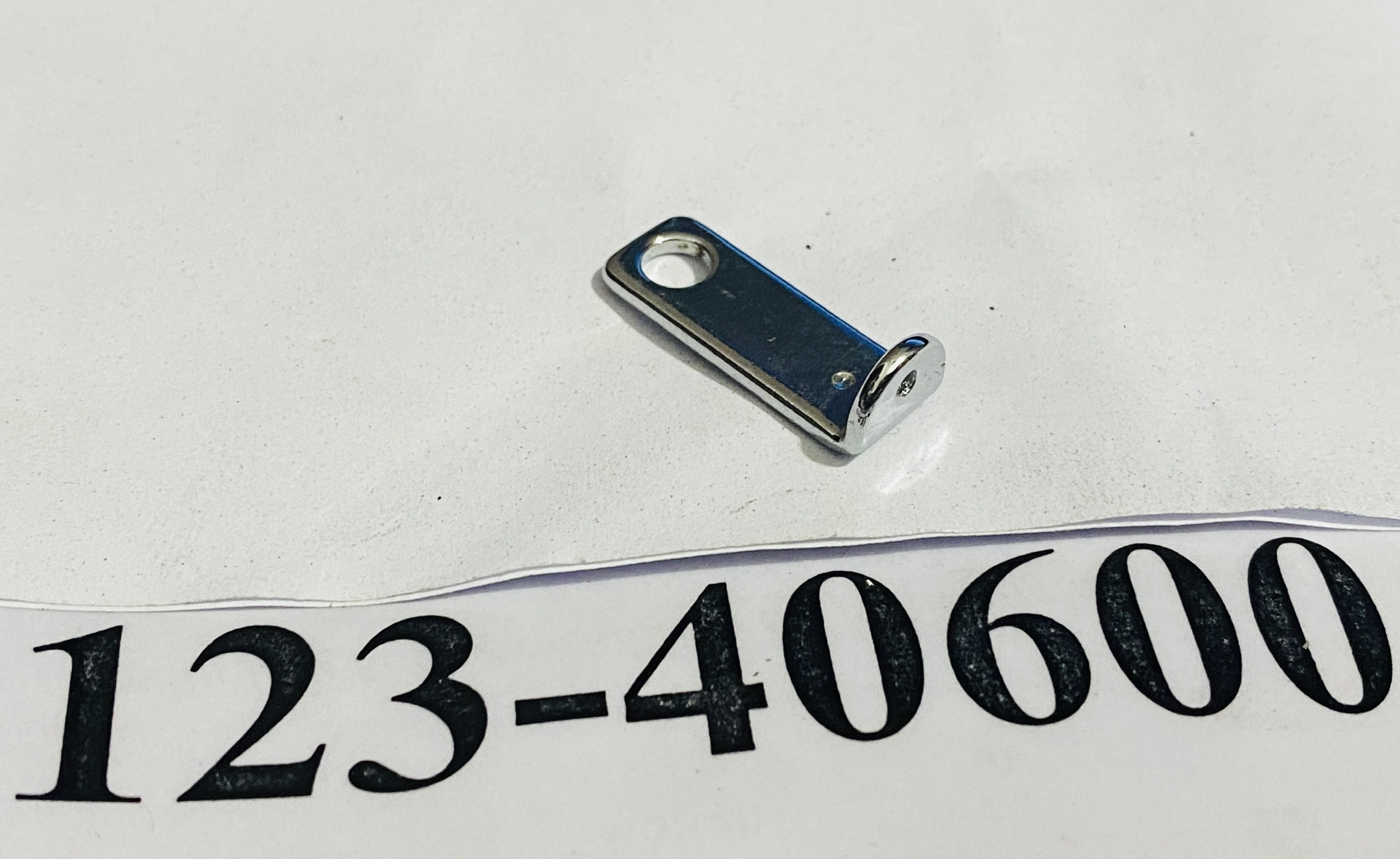 Dẫn chỉ móc trên vắt sổ Juki 6700 (123-40600)