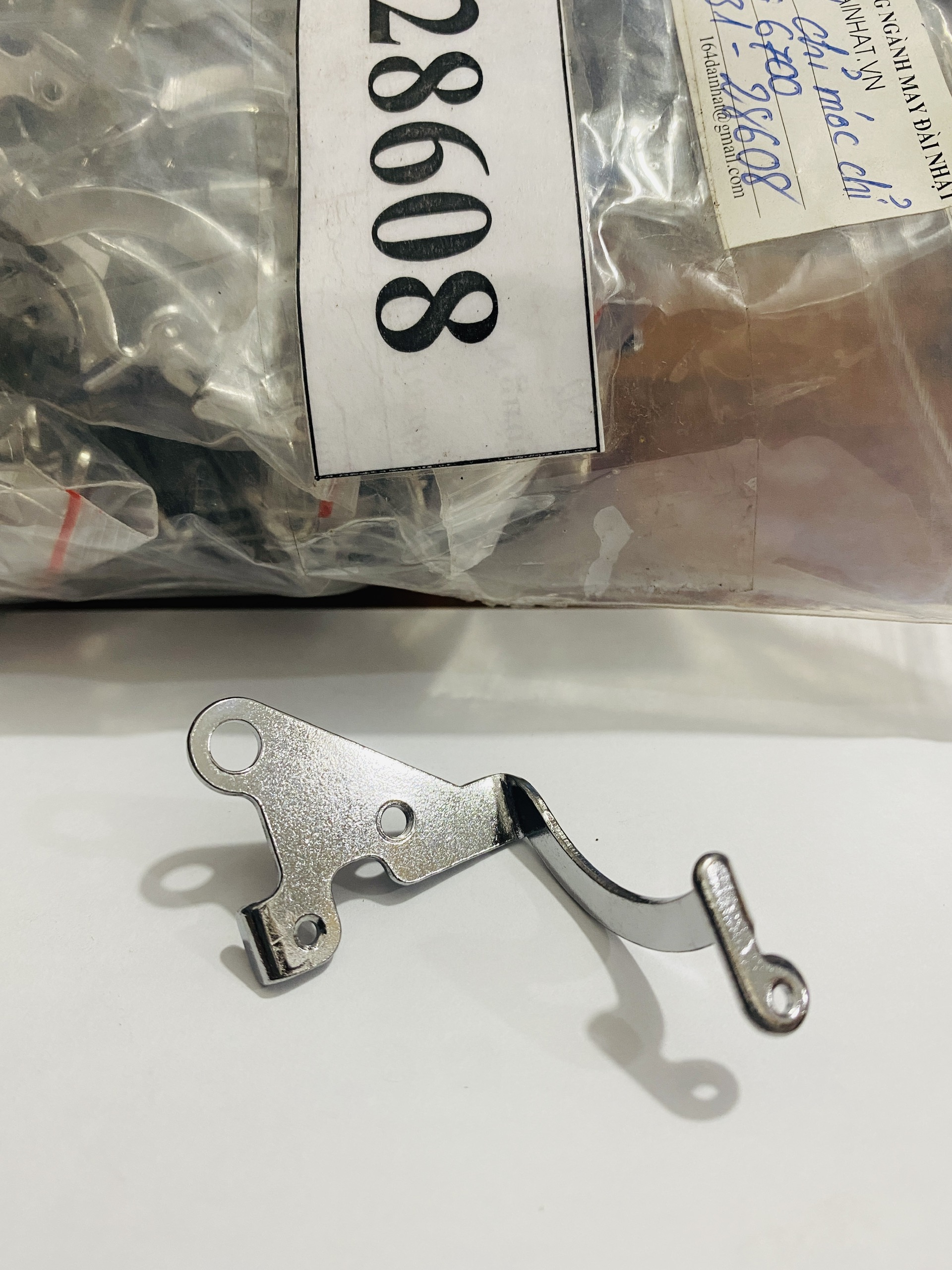 Dẫn chỉ móc chỉ tết JUKI 6700 (131-28608)