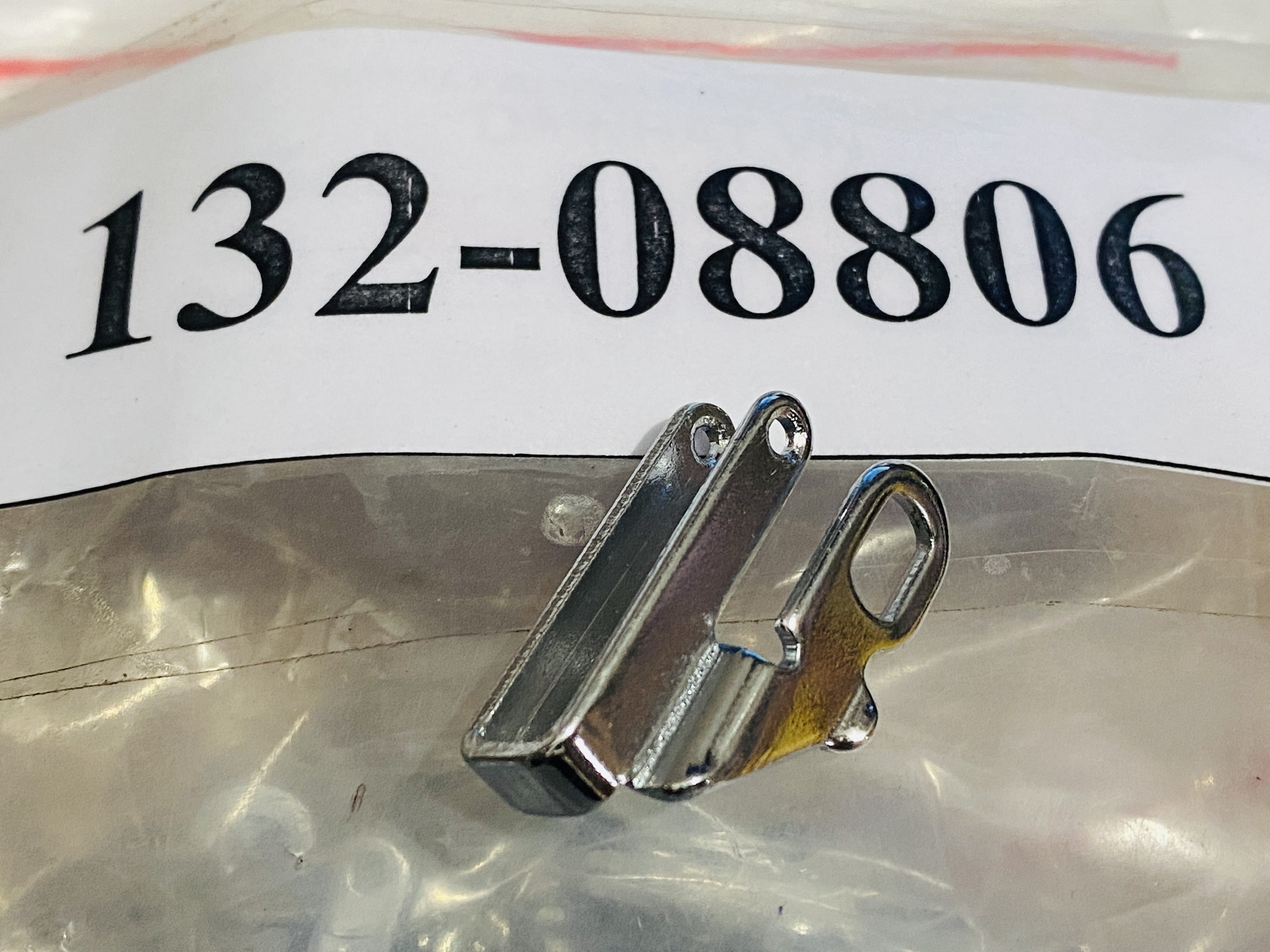 Dẫn chỉ kim máy vắt sổ JUKI 6700 (132-08806)