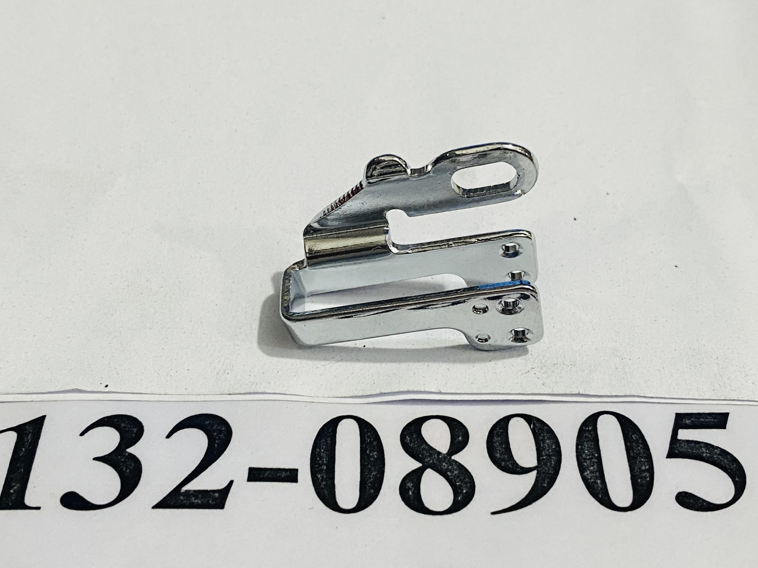 Dẫn chỉ kim máy vắt sổ JUKI 6700 (132-08905)